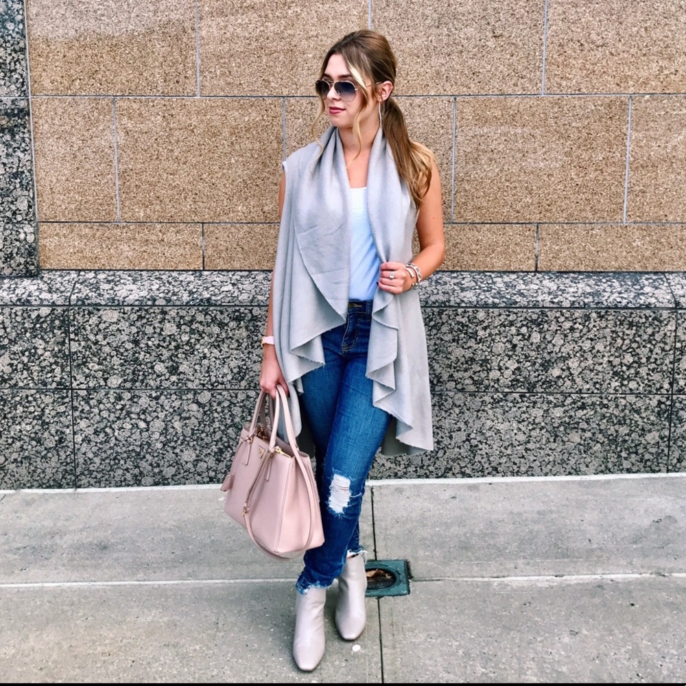 Sleeveless cardigan